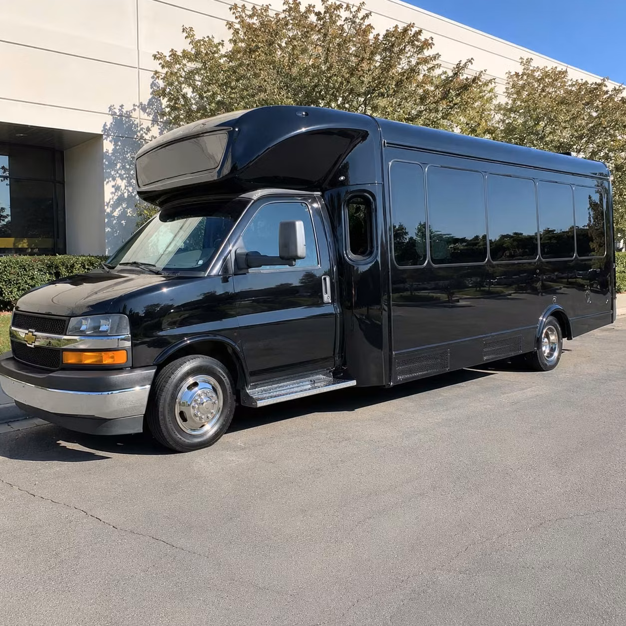 party buses and limousine style rides for pflugerville prom night