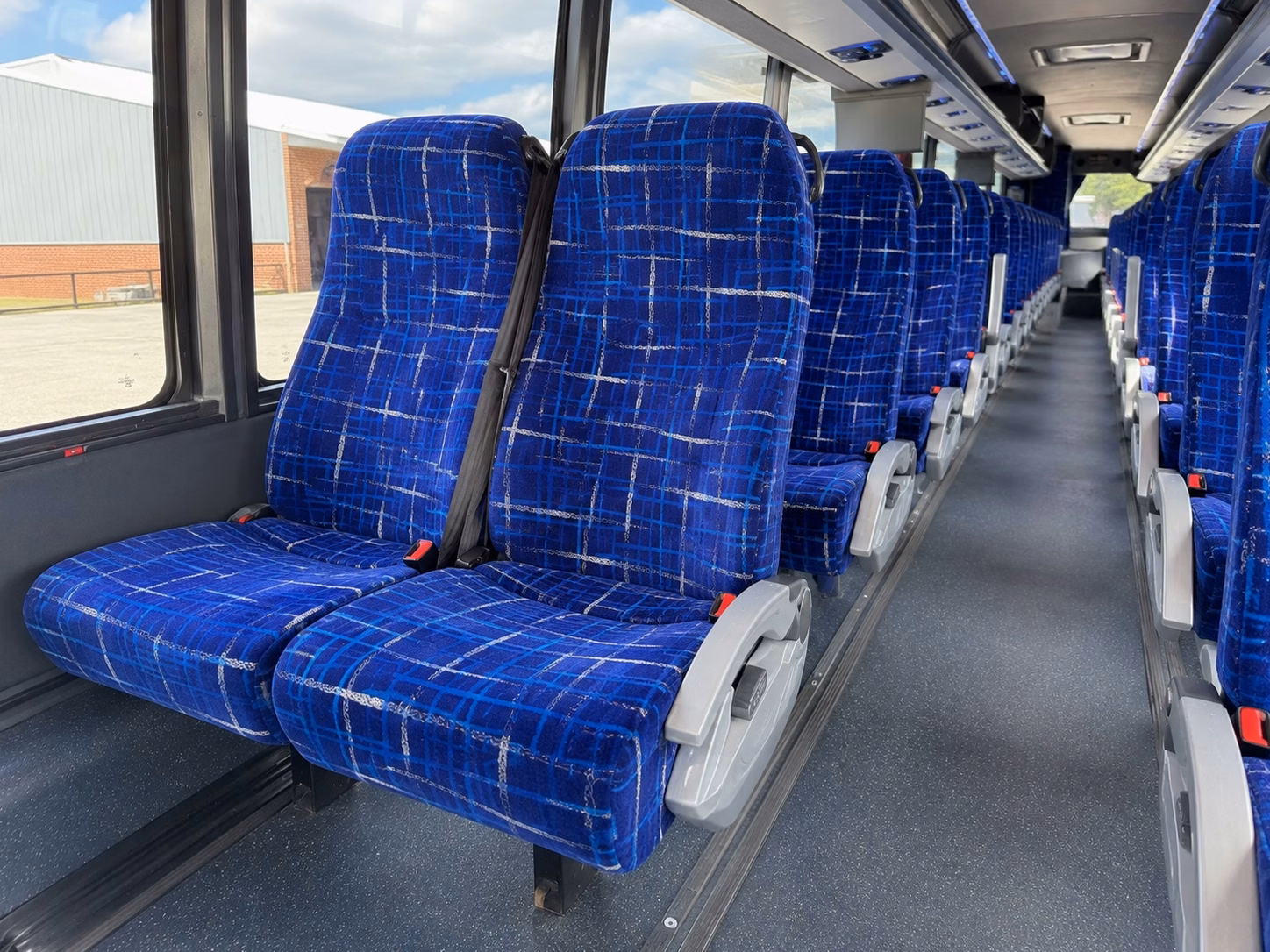 shuttle guests between pflugerville hotels and your wedding venue seamlessly